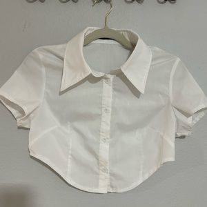 Solid asymmetrical hem crop shirt